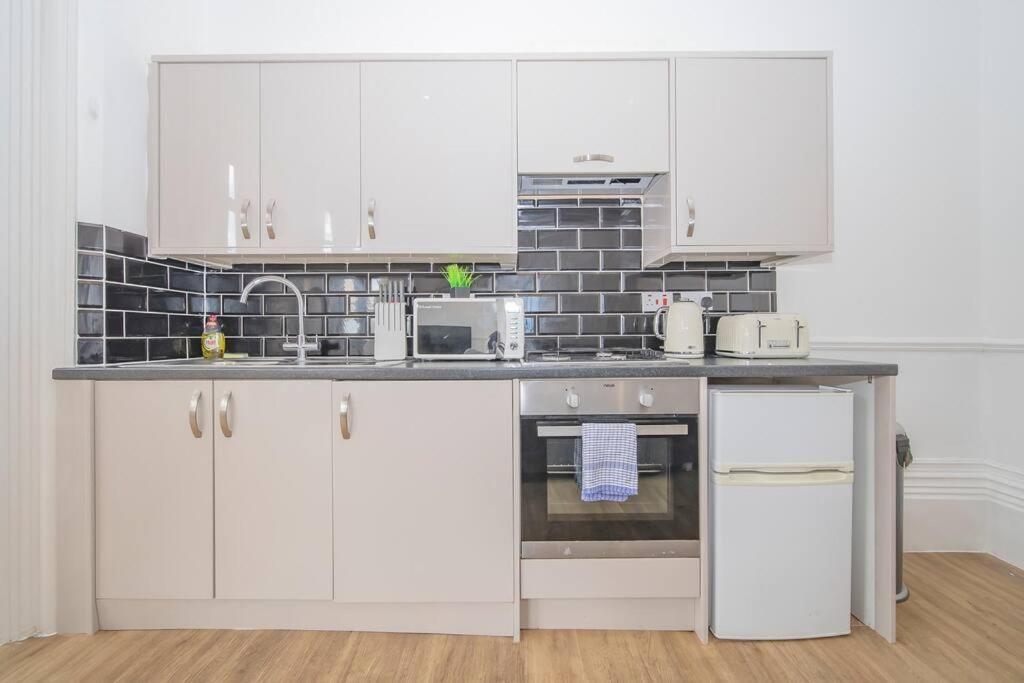 Flash Sales Offer - Any Week Day No Minimum Night Restrictions Central Hove 1 Bedroom Flat Bn38Bru02 Bagian luar foto