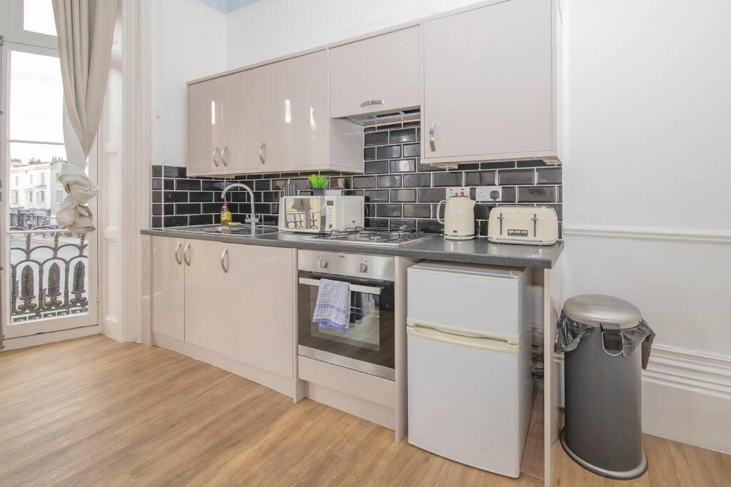 Flash Sales Offer - Any Week Day No Minimum Night Restrictions Central Hove 1 Bedroom Flat Bn38Bru02 Bagian luar foto
