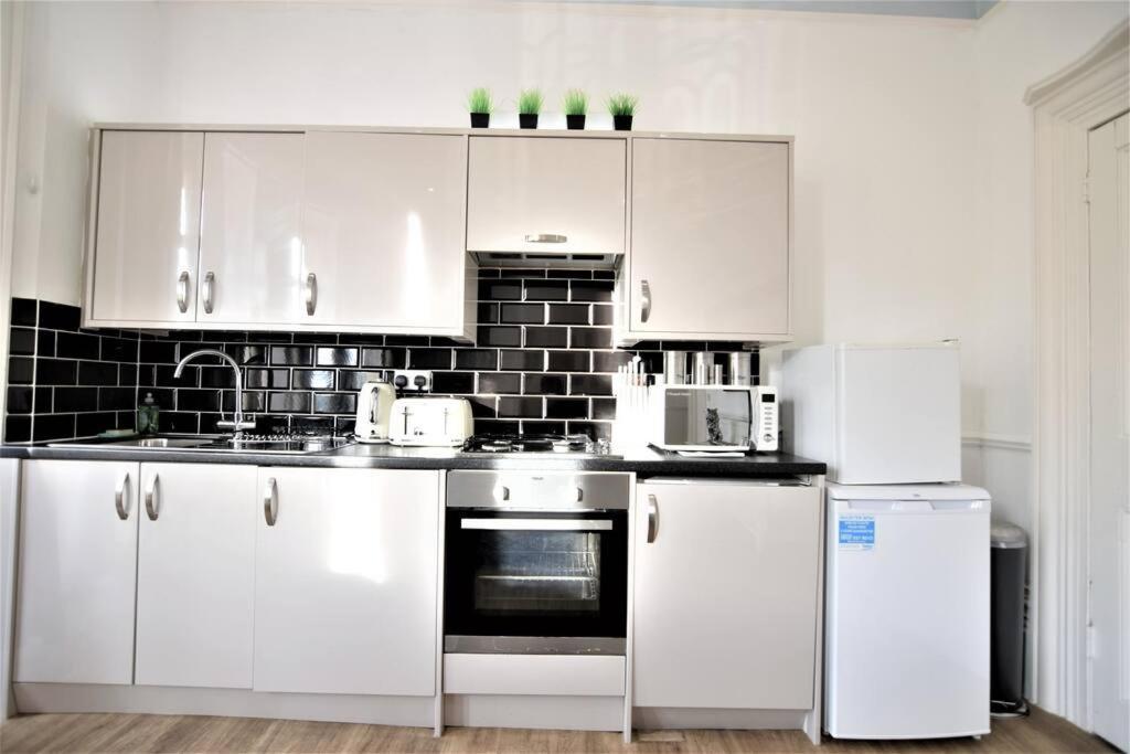 Flash Sales Offer - Any Week Day No Minimum Night Restrictions Central Hove 1 Bedroom Flat Bn38Bru02 Bagian luar foto